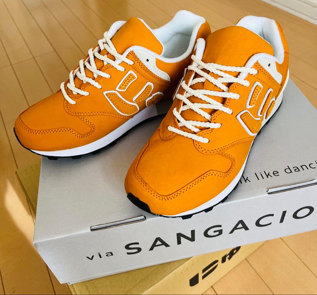 にゅ〜ず　オレンジ ランニングシューズ via SANGACIO 24.5cm