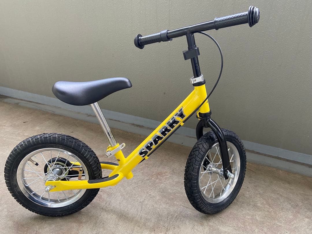 【送料込•中古】ブレーキ付きキッズバイクスパーキーSPARKYとヘルメットセット