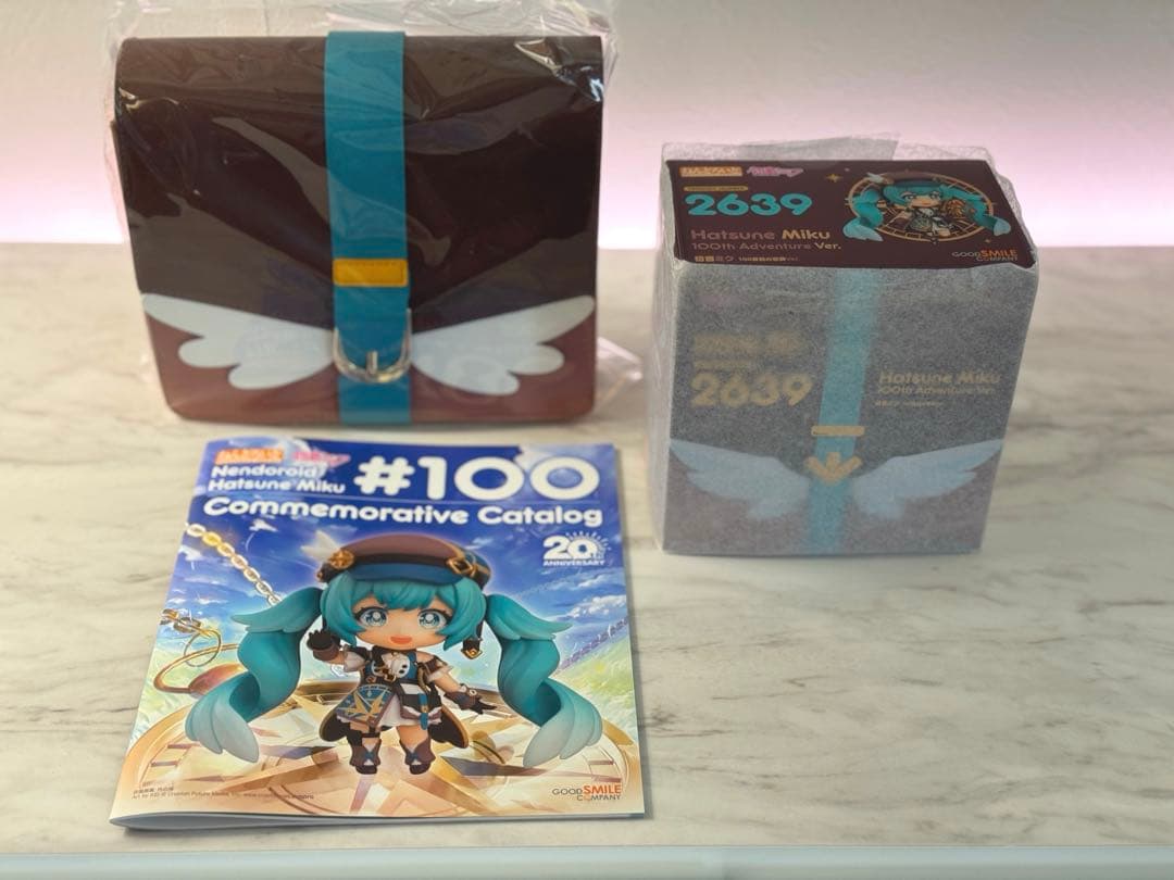 新品未開封　ねんどろいど 初音ミク 100番目の冒険Ver.特典付き ＋ポーチ