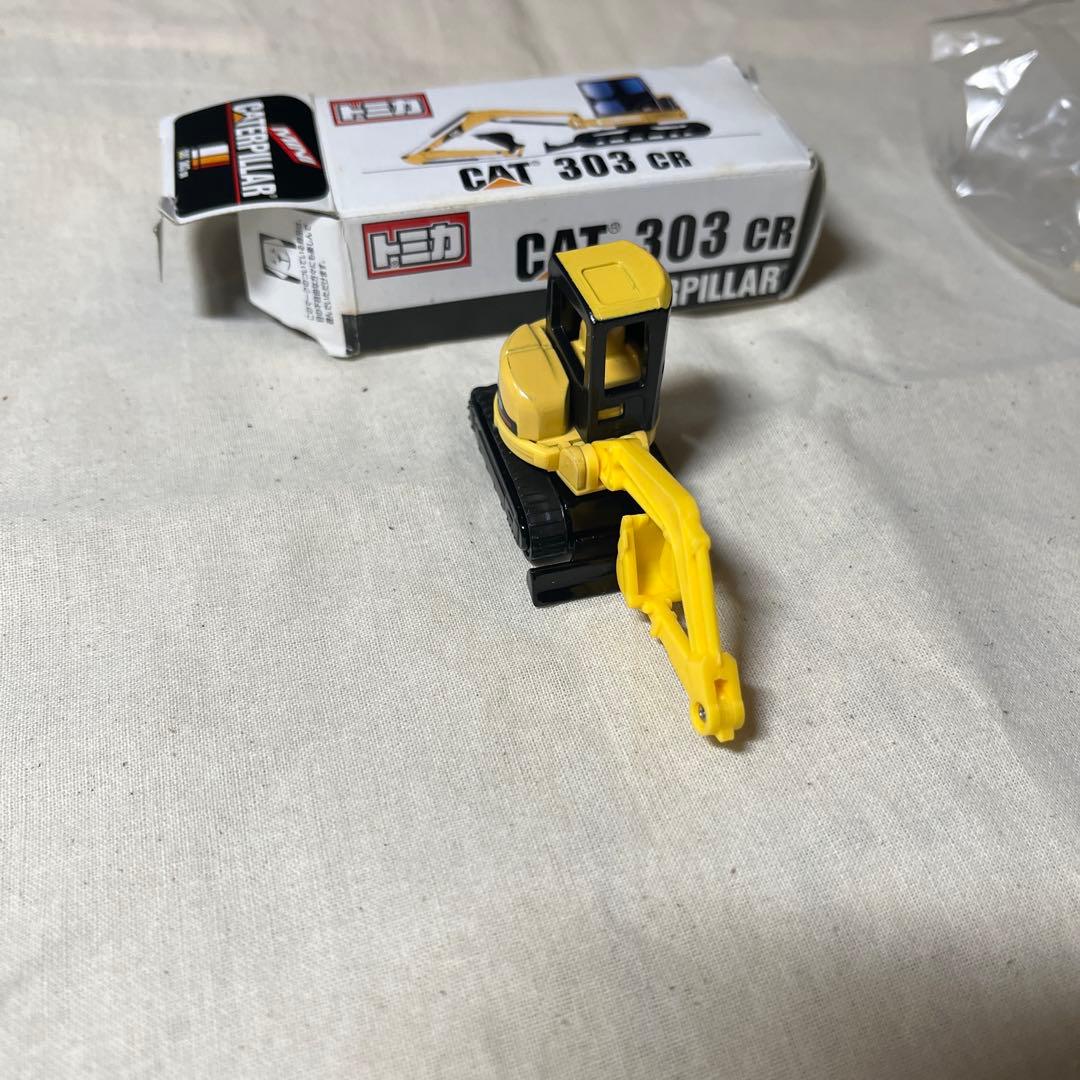 トミカ CAT 303 CR ミニカー