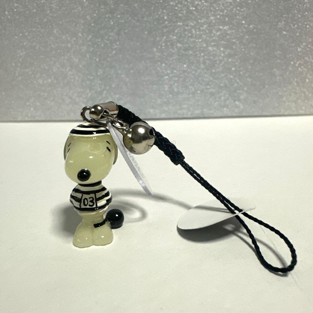 USJ限定　スヌーピー ストライプ柄 ストラップ 鈴付き　蛍光