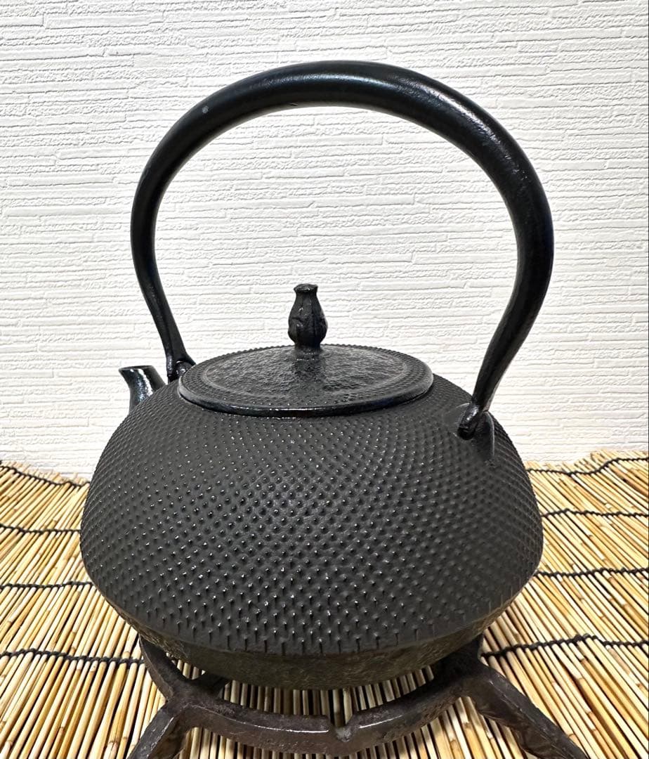未使用、タグ付　南部秀山 佐藤 勝弘作　１５型アラレ　鉄瓶　南部鉄瓶　南部鉄器