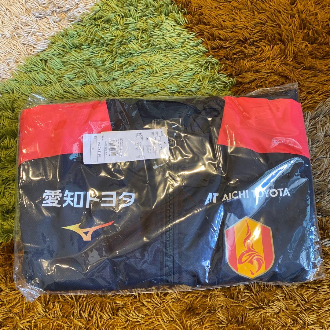 名古屋グランパス　ウォーマージャケット