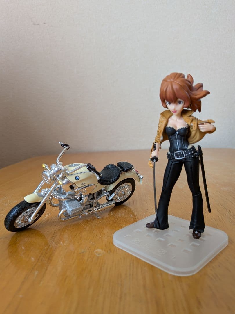 峰不二子 フィギュア 　バイク付き